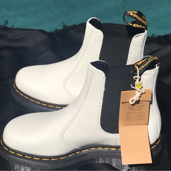 NWT Dr Marten 2976 Smooth Leather Quad/Platform Chelsea Boots - Picture 11 of 16